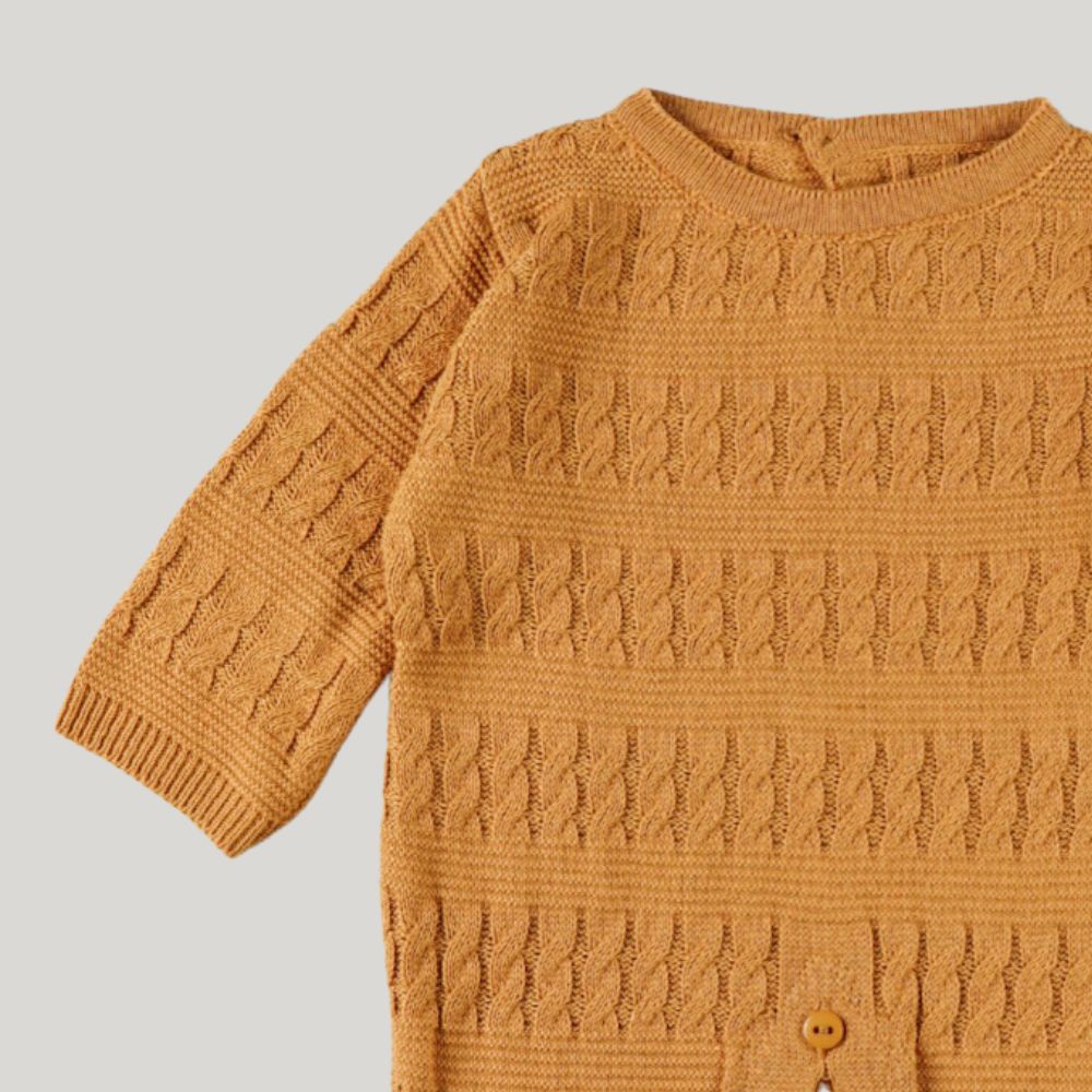 Macacão Bebê Tricot Versalhes Mostarda