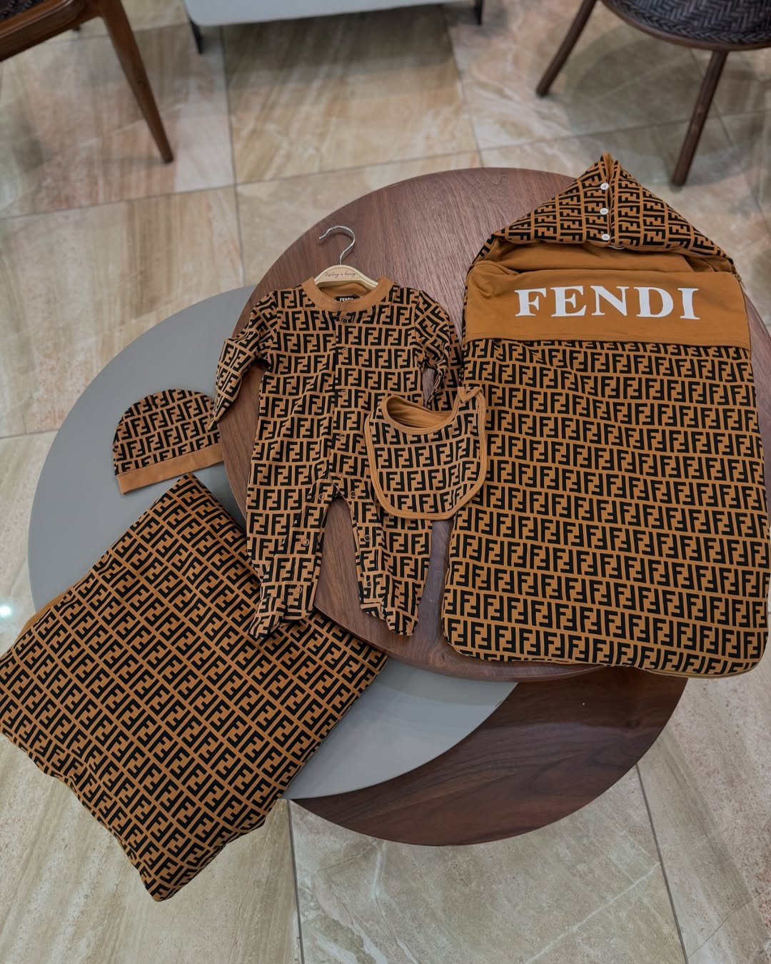 Conjunto Fendi
