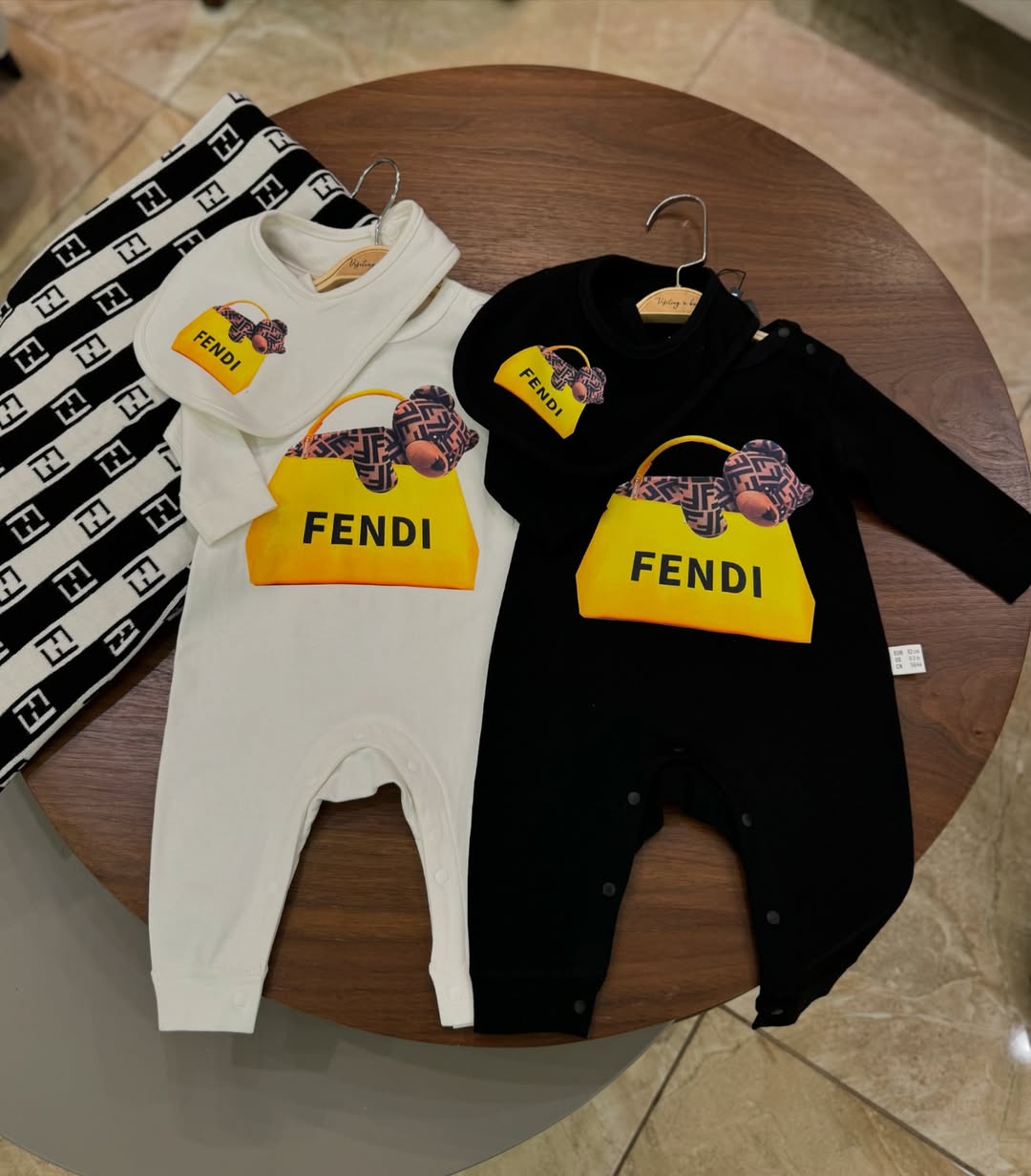 Conjunto Fendi