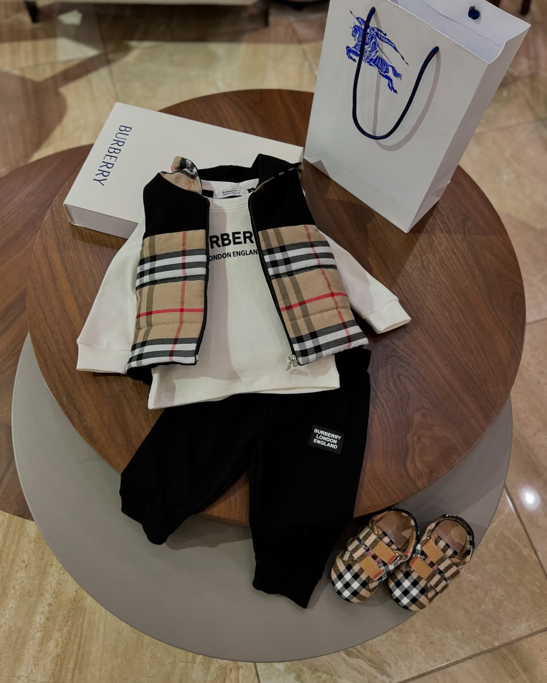 Conjunto Burberry